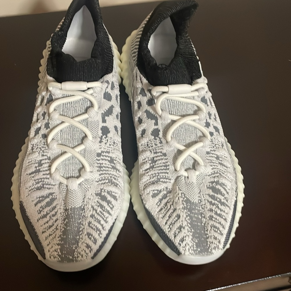 Yeezy - Picture 3 of 6